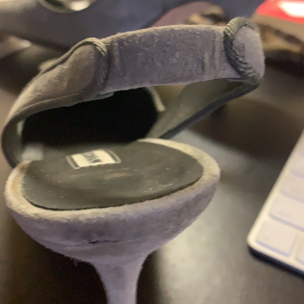 Size 7 grey suade heal - Picture 5 of 6
